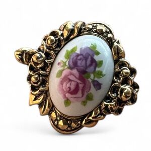 Vintage Avon ‘Victorian Romance’ Porcelain Pendant